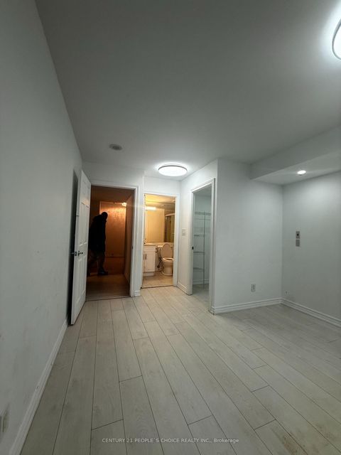 Photo 13 at 1906 - 3880 Duke Of York Boulevard, City Centre, Mississauga