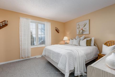 Photo 13 at 5A Fairway Drive, Bowmanville, Clarington