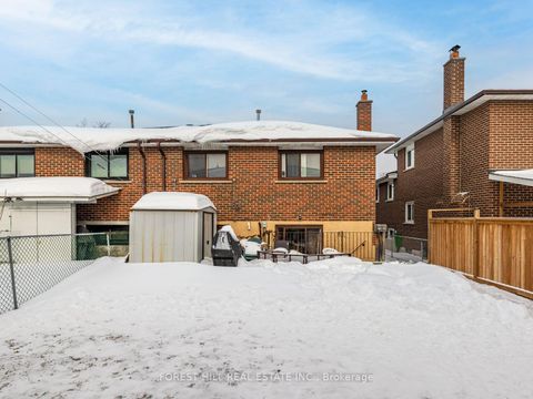Photo 3 at 11 Albany Drive, West Woodbridge, Vaughan