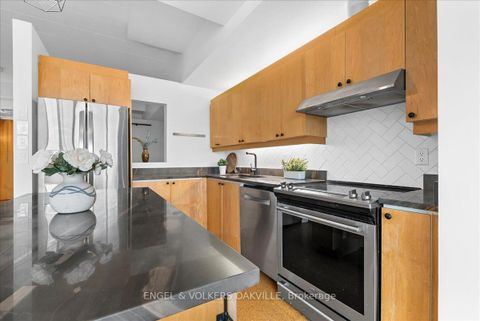 Photo 11 at 511 - 160 Baldwin Street, Chinatown, Toronto