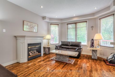 Photo 2 at 115 Ridgeway Court, Maple, Vaughan