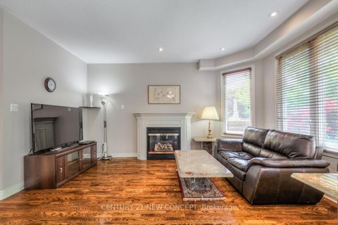Photo 3 at 115 Ridgeway Court, Maple, Vaughan