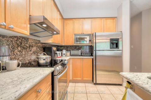 Photo 7 at 115 Ridgeway Court, Maple, Vaughan