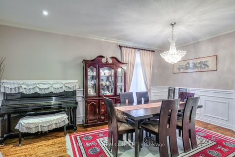 Photo 10 at 115 Ridgeway Court, Maple, Vaughan