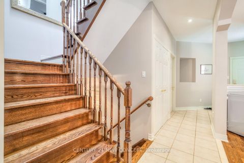 Photo 12 at 115 Ridgeway Court, Maple, Vaughan