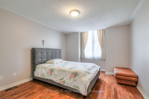 Photo 15 at 115 Ridgeway Court, Maple, Vaughan