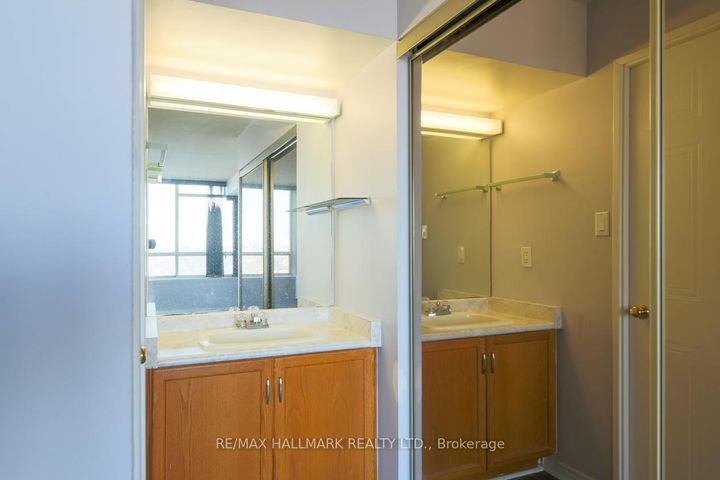 Photo 15 at 1001 - 5 Greystone Walk Drive, Kennedy Park, Toronto