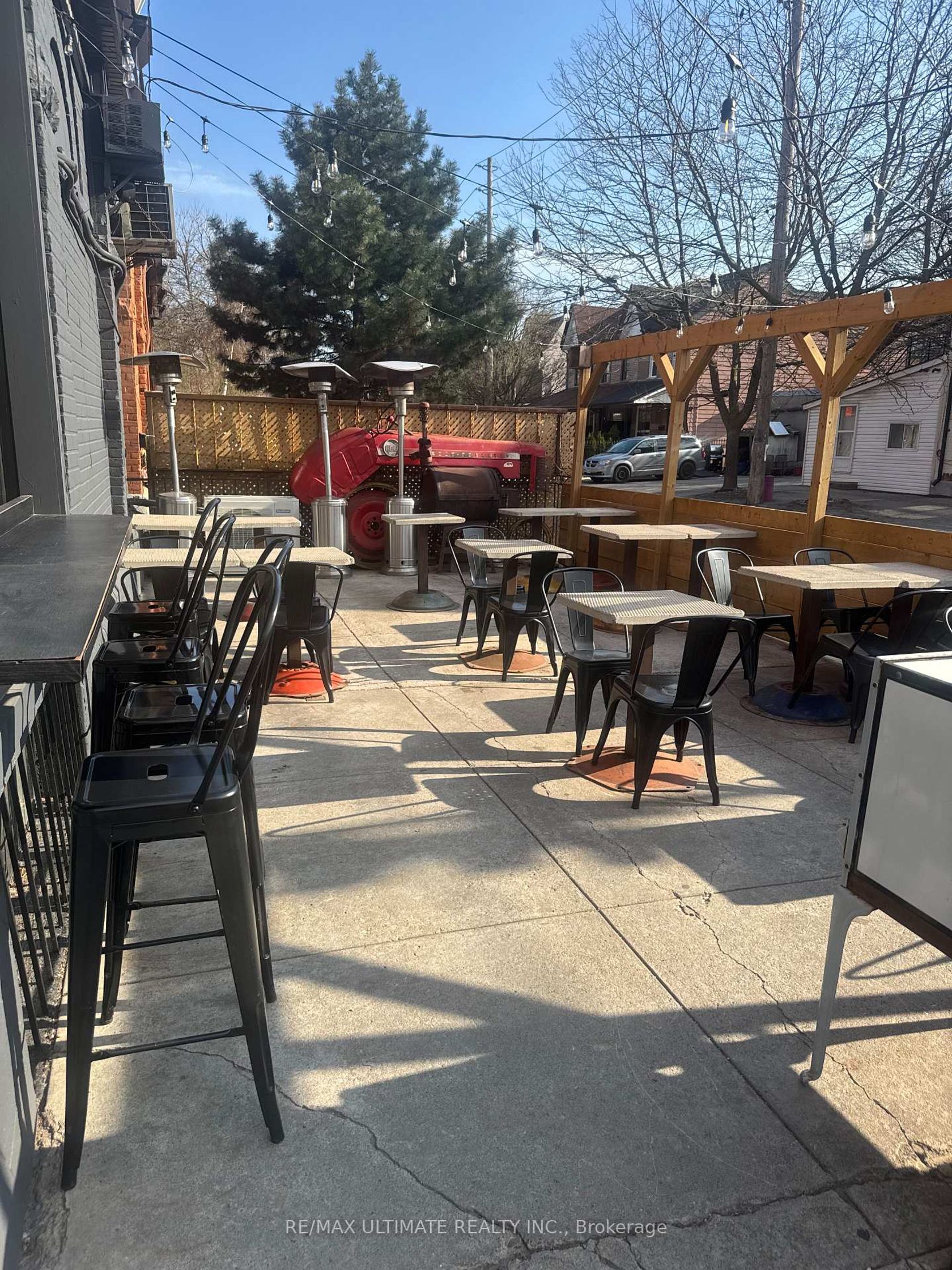 1627 Dupont Street, Junction, Toronto photo number 2