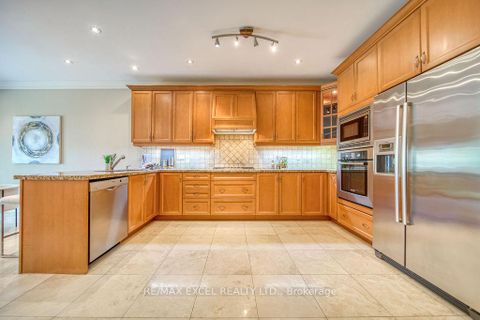 Photo 9 at 166 Townsgate Drive, Yorkhill, Vaughan