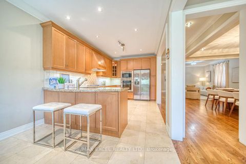 Photo 12 at 166 Townsgate Drive, Yorkhill, Vaughan