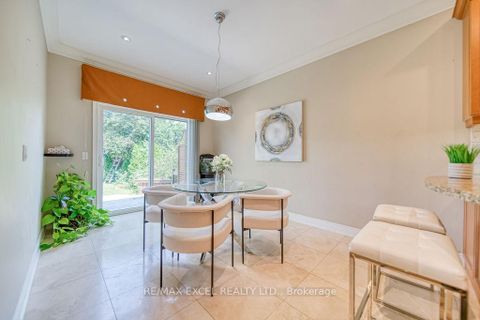 Photo 13 at 166 Townsgate Drive, Yorkhill, Vaughan