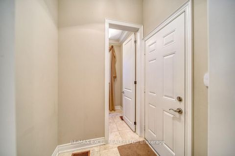 Photo 15 at 166 Townsgate Drive, Yorkhill, Vaughan