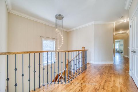 Photo 17 at 166 Townsgate Drive, Yorkhill, Vaughan