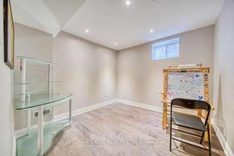 Photo 37 at 166 Townsgate Drive, Yorkhill, Vaughan