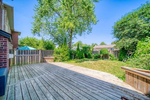 Photo 40 at 166 Townsgate Drive, Yorkhill, Vaughan