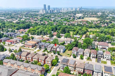 Photo 43 at 166 Townsgate Drive, Yorkhill, Vaughan