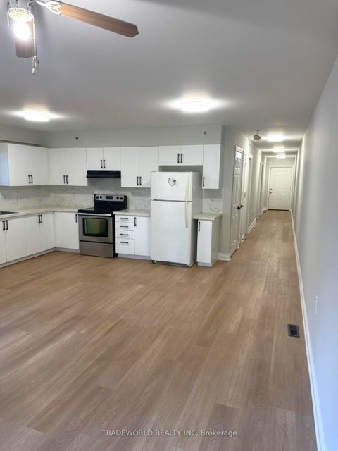 Photo 1 at 32 St Dunstan Drive, Oakridge, Toronto