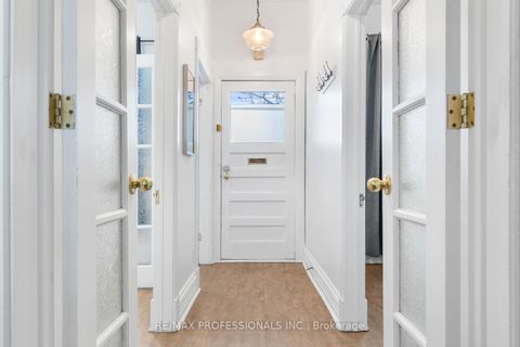 Photo 3 at 114 Manning Avenue, Bellwoods, Toronto