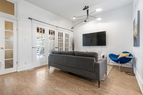 Photo 6 at 114 Manning Avenue, Bellwoods, Toronto