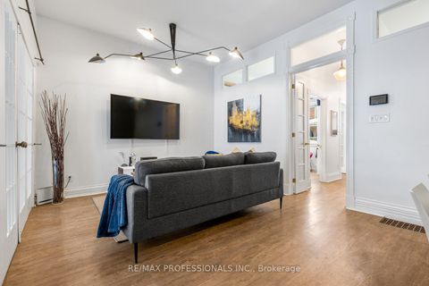 Photo 7 at 114 Manning Avenue, Bellwoods, Toronto