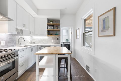 Photo 12 at 114 Manning Avenue, Bellwoods, Toronto