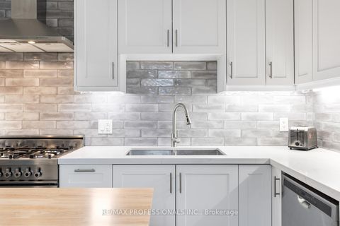 Photo 14 at 114 Manning Avenue, Bellwoods, Toronto