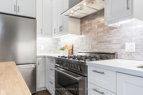 Photo 15 at 114 Manning Avenue, Bellwoods, Toronto