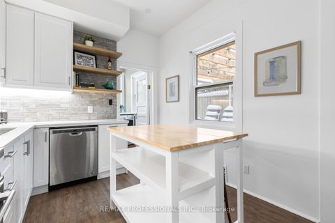 Photo 16 at 114 Manning Avenue, Bellwoods, Toronto