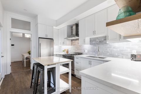 Photo 17 at 114 Manning Avenue, Bellwoods, Toronto