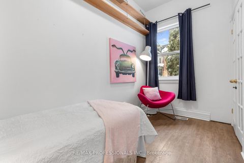 Photo 23 at 114 Manning Avenue, Bellwoods, Toronto