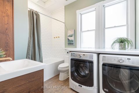 Photo 24 at 114 Manning Avenue, Bellwoods, Toronto