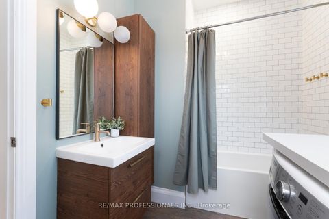 Photo 25 at 114 Manning Avenue, Bellwoods, Toronto