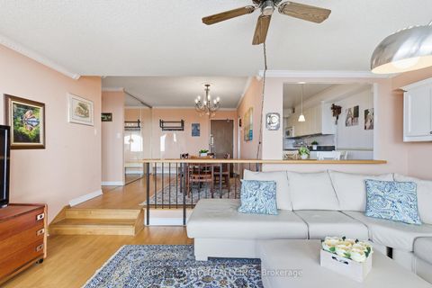 Photo 11 at 909 - 50 Baif Boulevard, North Richvale, Richmond Hill