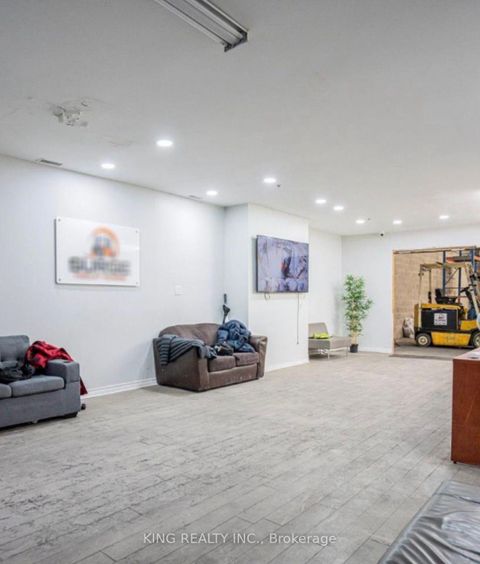 Photo 5 at 13 - 67 Westmore Drive, Clairville, Toronto