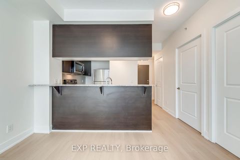 Photo 9 at 610 - 68 Merton Street, Mount Pleasant West, Toronto