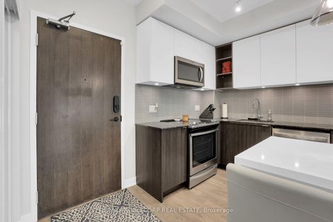 Photo 7 at 731 - 100 Eagle Rock Way, Rural Vaughan, Vaughan