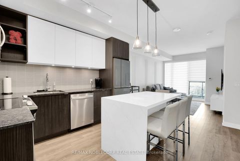 Photo 8 at 731 - 100 Eagle Rock Way, Rural Vaughan, Vaughan