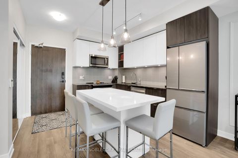 Photo 9 at 731 - 100 Eagle Rock Way, Rural Vaughan, Vaughan