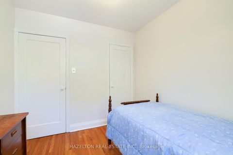 Photo 27 at 930 Eglinton Avenue E, Leaside, Toronto