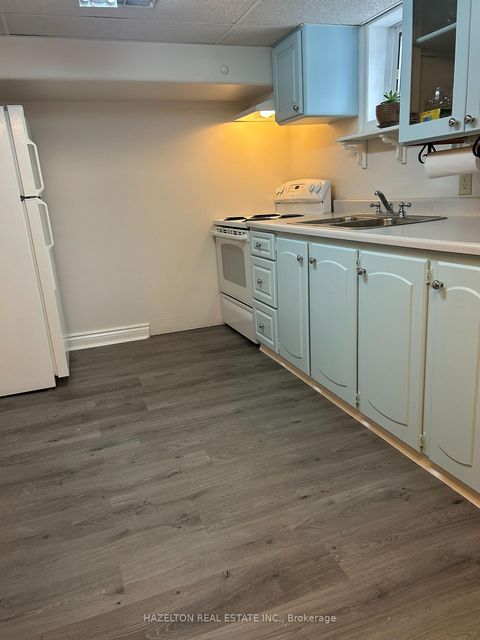 Photo 29 at 930 Eglinton Avenue E, Leaside, Toronto