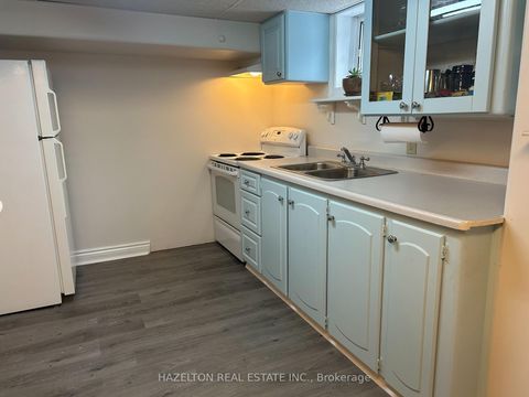 Photo 30 at 930 Eglinton Avenue E, Leaside, Toronto