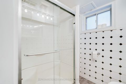 Photo 34 at 930 Eglinton Avenue E, Leaside, Toronto