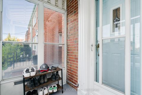 Photo 39 at 930 Eglinton Avenue E, Leaside, Toronto