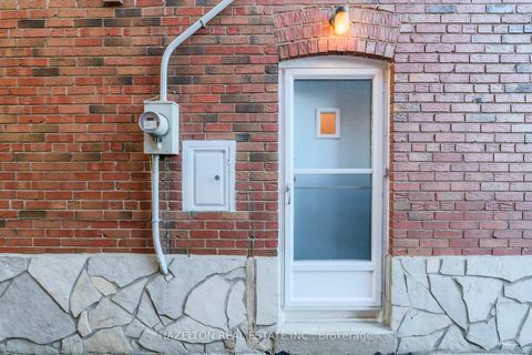 Photo 40 at 930 Eglinton Avenue E, Leaside, Toronto