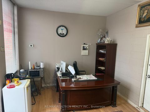 Photo 3 at 132-134 Limestone Crescent, York University Heights, Toronto