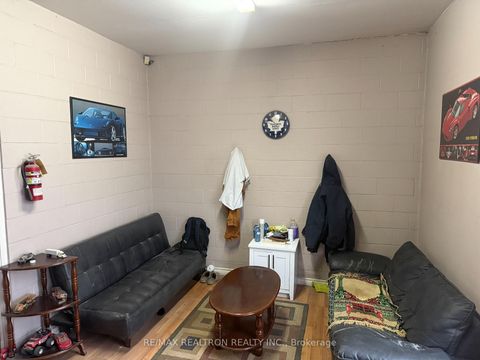 Photo 4 at 132-134 Limestone Crescent, York University Heights, Toronto