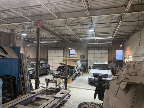 Photo 6 at 132-134 Limestone Crescent, York University Heights, Toronto