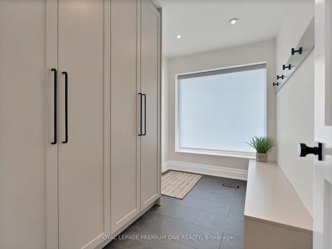 Photo 10 at 27 Cain Court, Nobleton, King