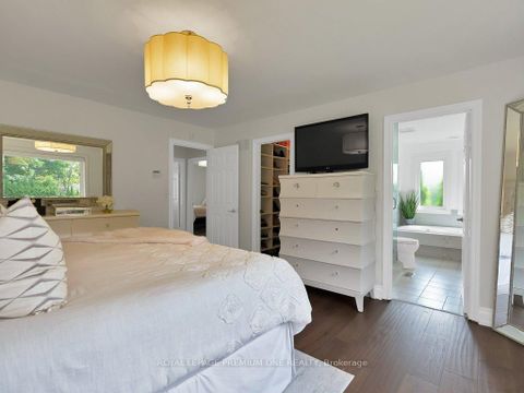 Photo 12 at 27 Cain Court, Nobleton, King