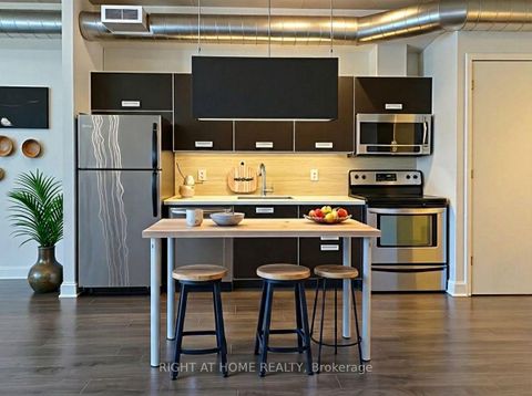 Photo 3 at 319 - 62 Niagara Street, Niagara, Toronto